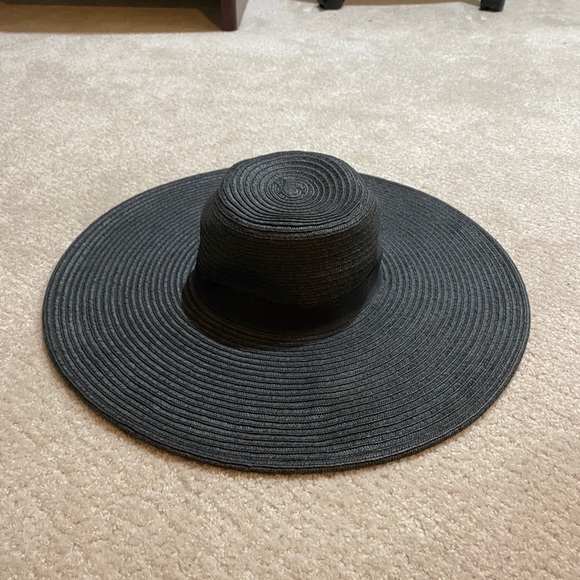 Floppy hat - Picture 2 of 2